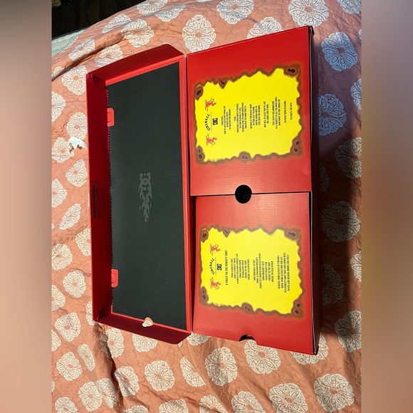 DC shoes Manteca 4 x FIREBALL + Flask Set - Picture 13 of 16